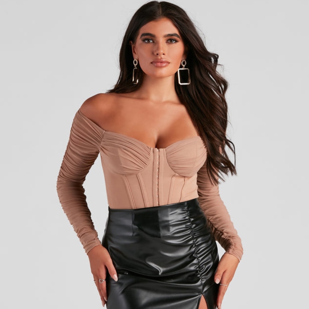 Women’s NWT Nude Ruched Crop Blouse